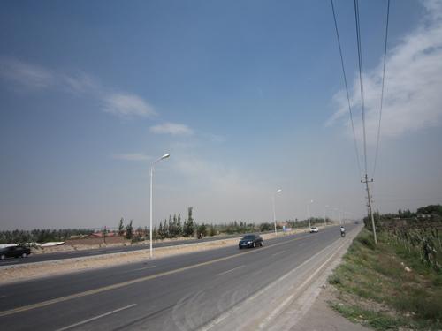 连国道都有路灯🚡，为什么高速公路没有，网友：电网沐鸣2供应不过来